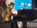 Komponis Ananda Sukarlan Perdanakan Musiknya dari Puisi D.Zawawi Imron, Sastrawan Adiluhung 2024