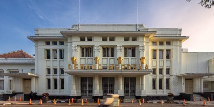 Wamen Diana Dan Menlu Sugiono Tinjau Persiapan Revitalisasi Gedung Merdeka