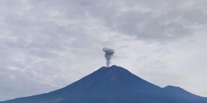 Semeru Erupsi, Masyarakat Sekitar Diminta Waspadai Potensi Awan Panas