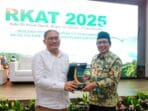 (Kiri ke Kanan) Direktur Eksekutif BSI Maslahat, Sukoriyanto Saputro bersama Direktur Pemberdayaan Zakat dan Wakaf, Kementerian Agama, Prof. Dr. Waryono, S.Ag., M.Ag (foto: kemenag )