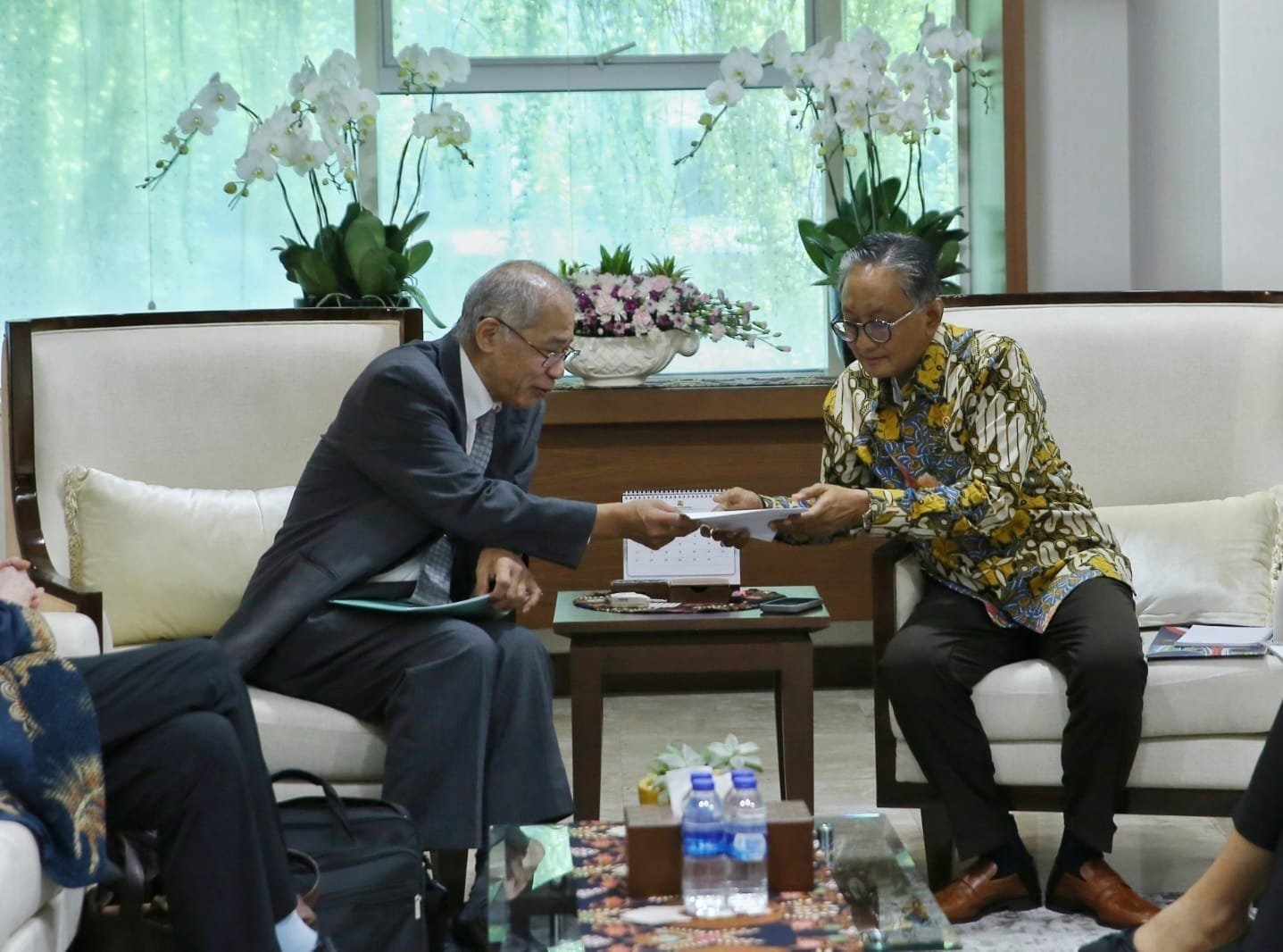 Menteri Dody ( kanan ) dengan Kordinator HELP, Kenzo Hiroki (pu)