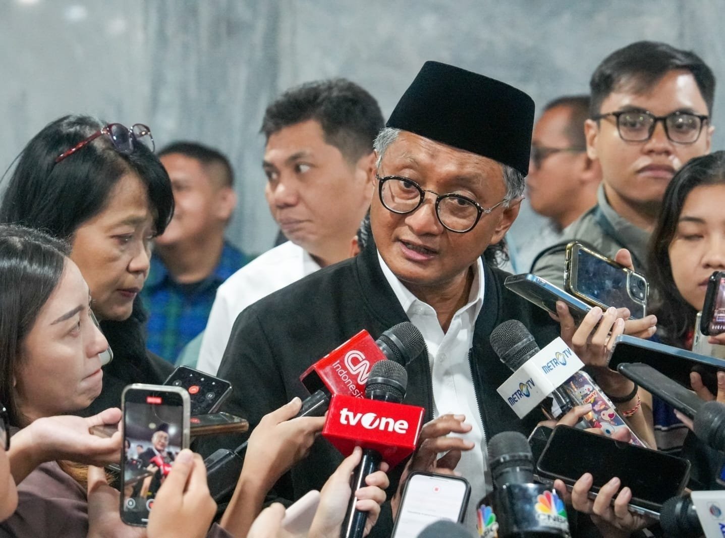 Menteri PU saat memberi keterangan kepada media ttg pemangkasan anggaran ( humas PU)