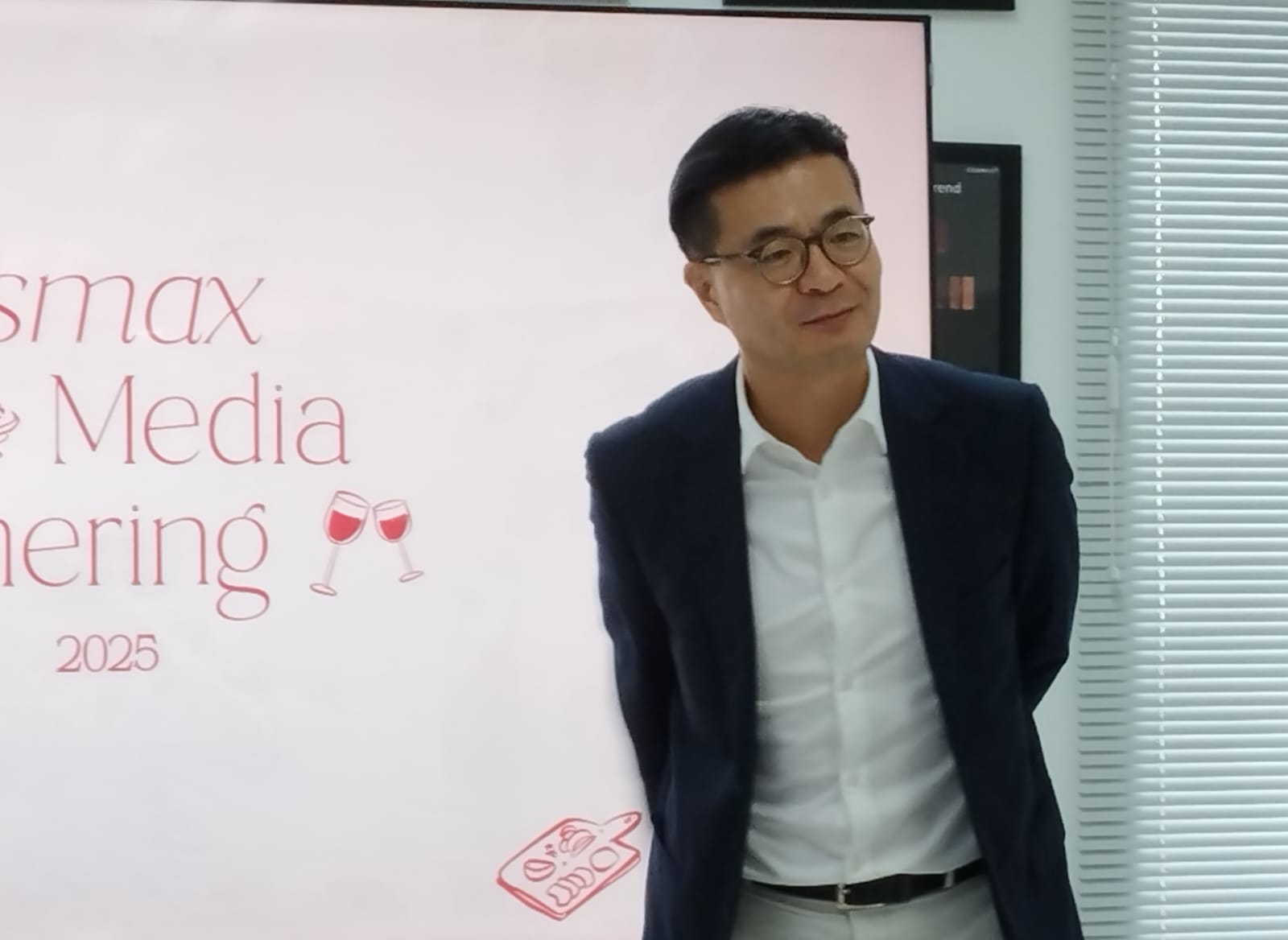 Mr Cheong.Direktur Cosmax Indonesia saat memberi paparan dalam diskusi Media Gathering Cosmax Indonesia di Jakarta ( foto: SPN / diah dayanti )