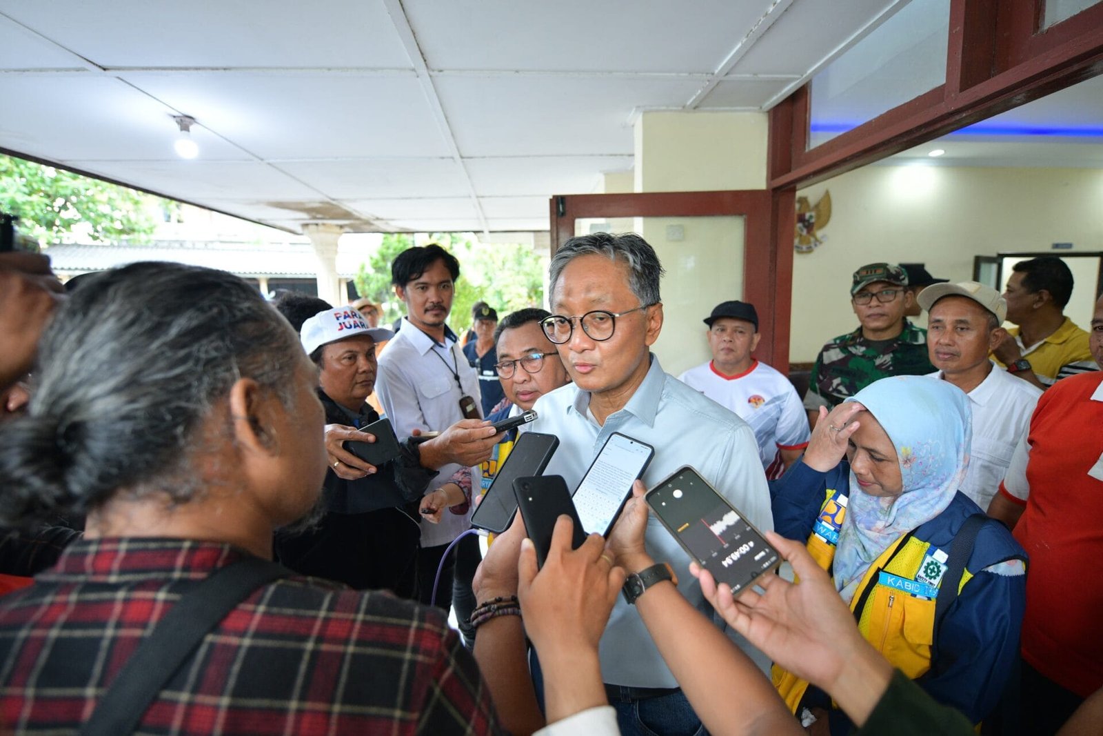 Menteri PU saat menjawab media ,( pu)