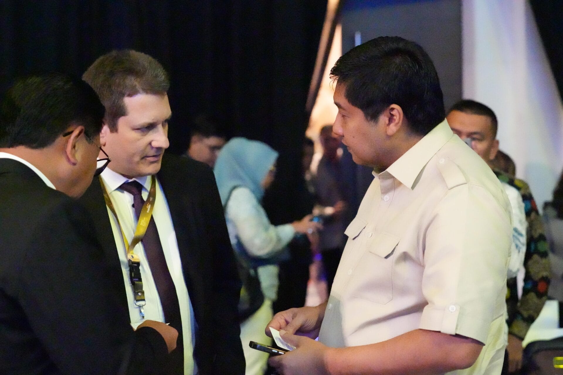Menteri PKP sedang berbincang dgn para investor asing (pkp/ ristyan )