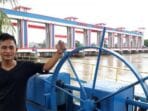 Petugas Operasi Dan Pemeliharaan (OP) Infrastruktur Jaga Irigasi Tetap Bekerja