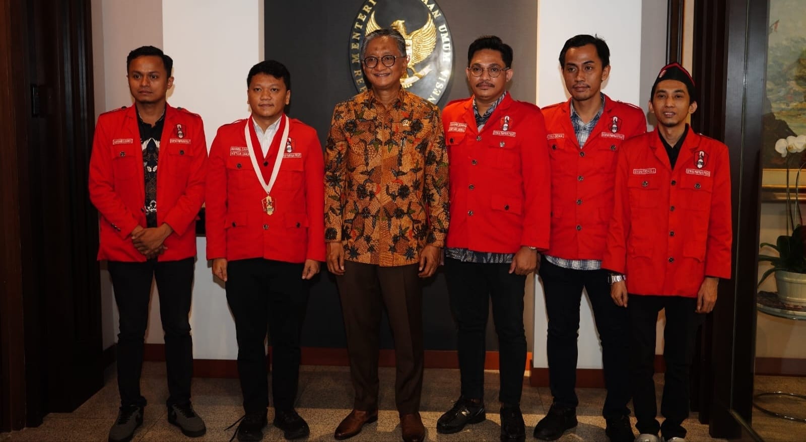 Menteri PU ketika menerima GMNI di Kantor nya (pu)