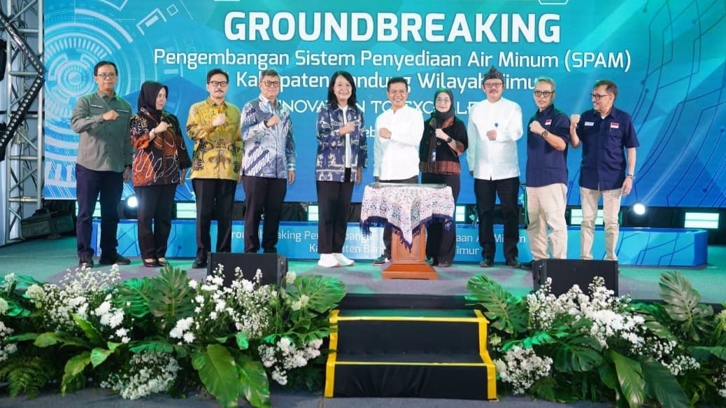 Wamen PU Diana bersama jajaran SPAM Bandung