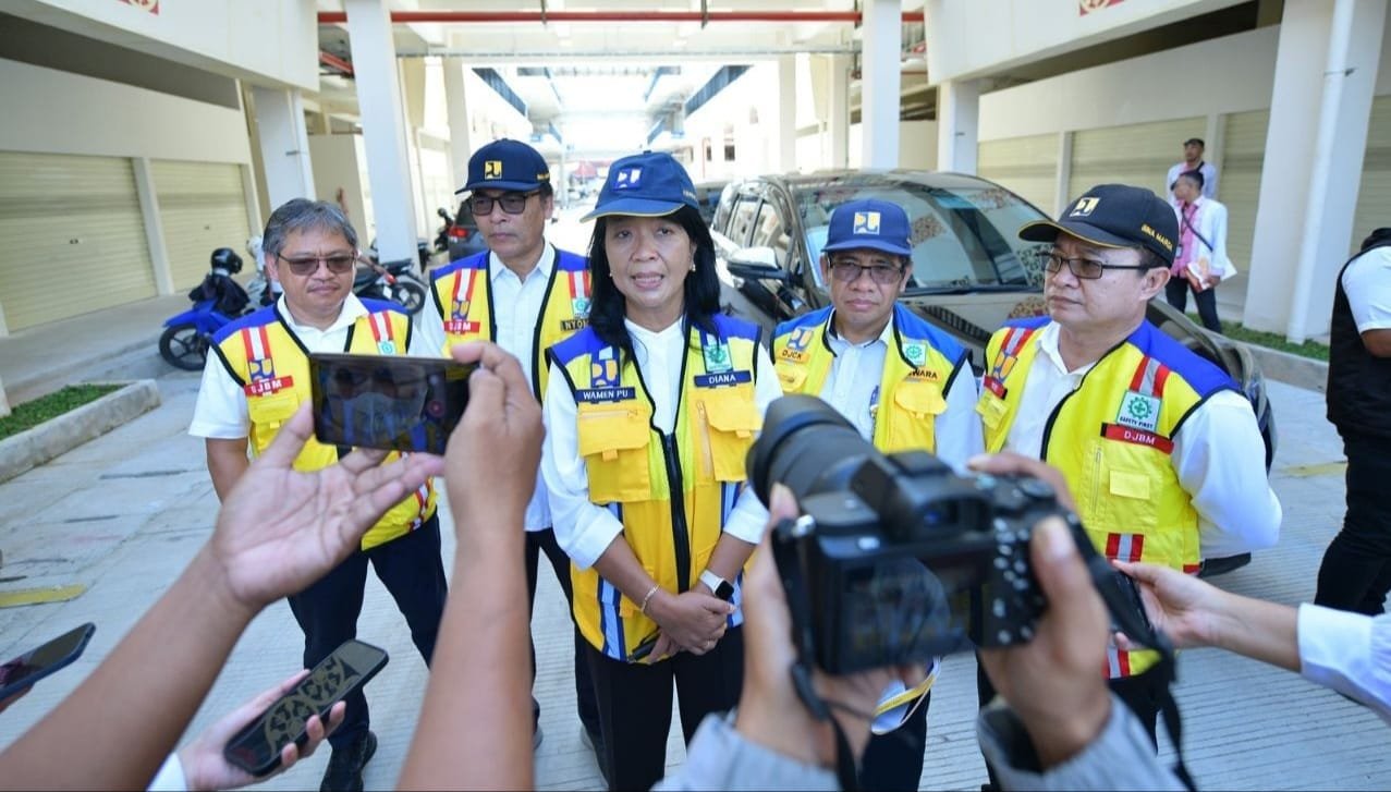 Wamen Diana saat menjawab media (pu)
