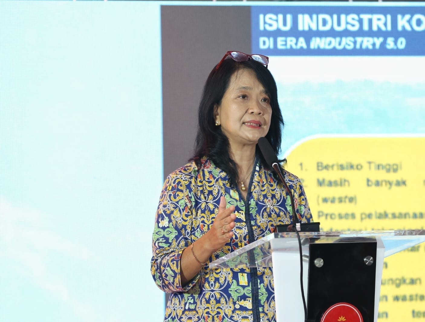 Wamen PU Diana Kusumastuty pada kata sambutan dalm acara seminar Beyond BIM (foto: pu)