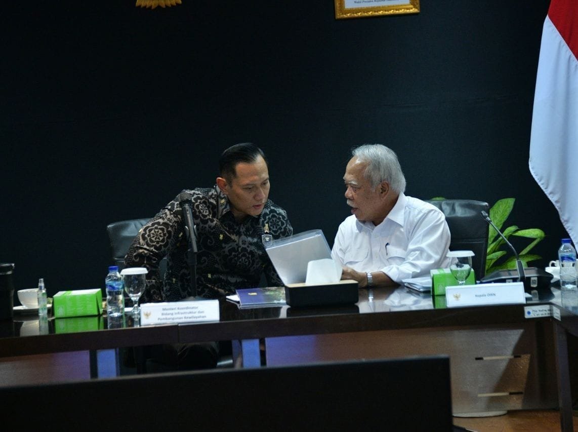 Menko Infrastruktur AHY dan Kepala Otorita UKN Basuki HM, ketika berdiskusi ttg pembangunan IKN ( pu)