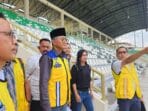 Menteri PU ( tengah ) saat meninjau Stadion Maguwoharjo Sleman (pu)