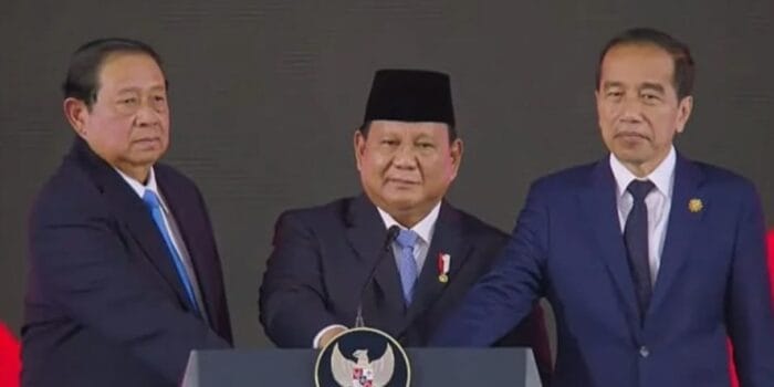 Presiden Prabowo saat menekan tombol peluncuran Danantara, di dampingi Presiden ke 6 Sby dan presidrn ke 7 Jokowi