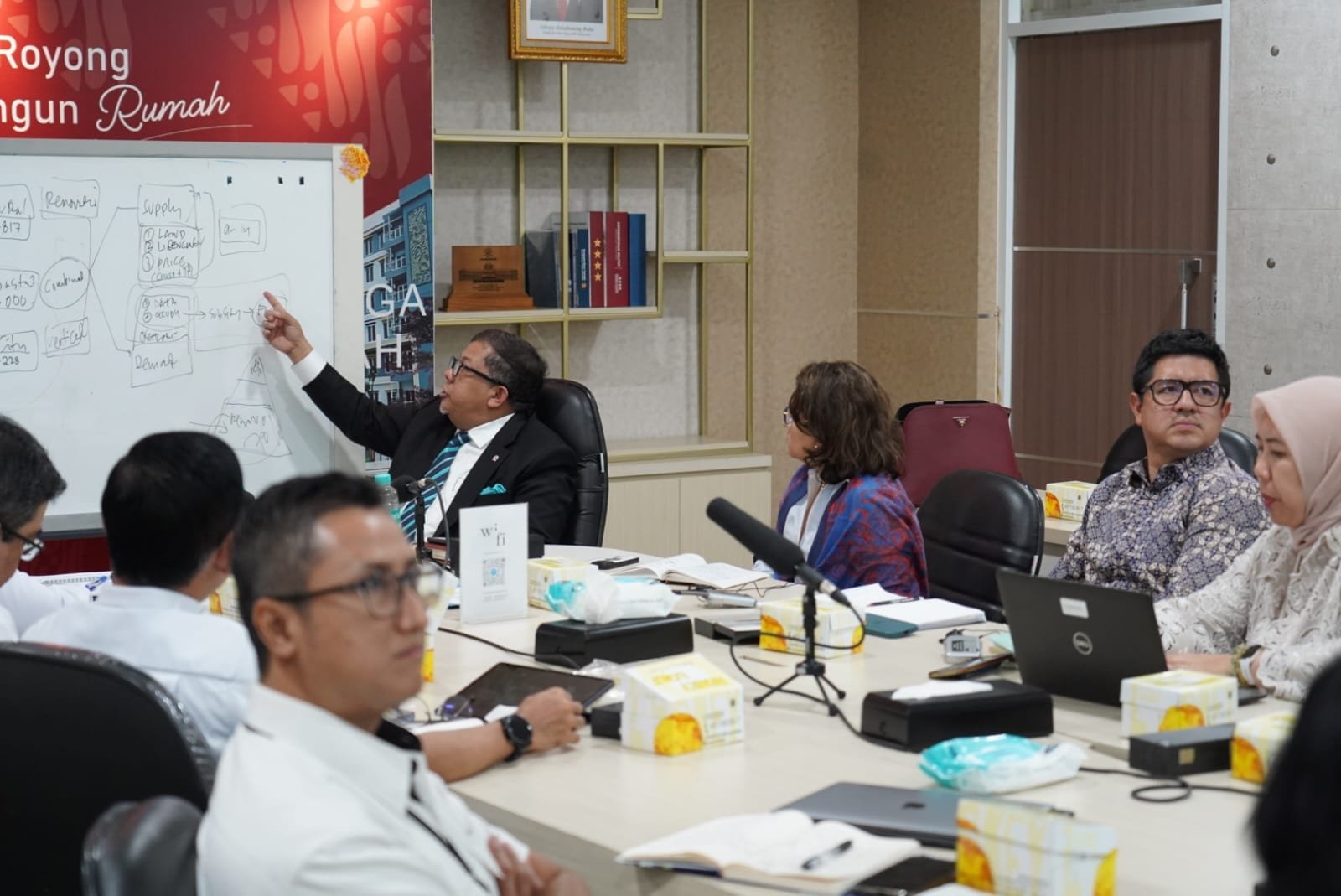 Wamen pkp,Fahri Hamzah rapat bersama perwakilan Bank Dunia ( foto: pkp/ Ristyan )