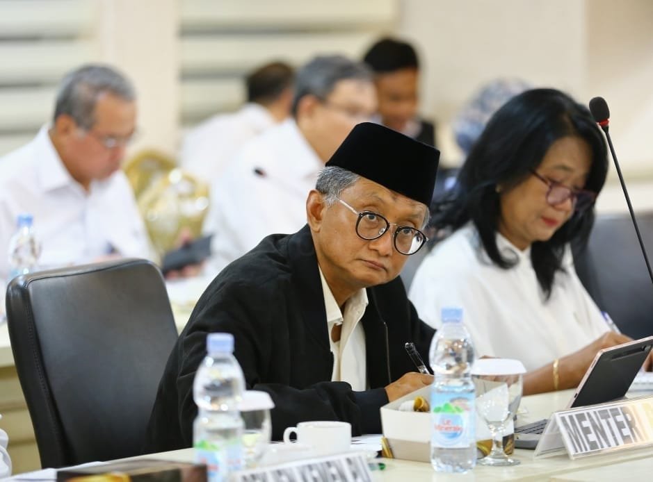 Menteri PUdidampingi Wamen Diana saat Raker dgn DPD RI ( foto: birkom pu)