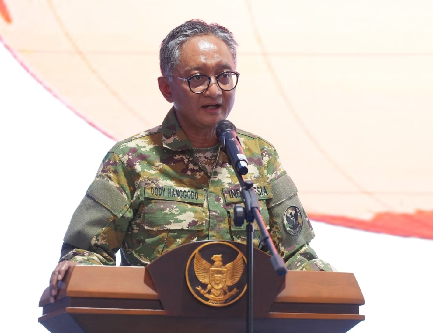 Menteri PU saat menjadi pemateri dalam retret kepala daerah di Magelang ,( foto: birkom pu)