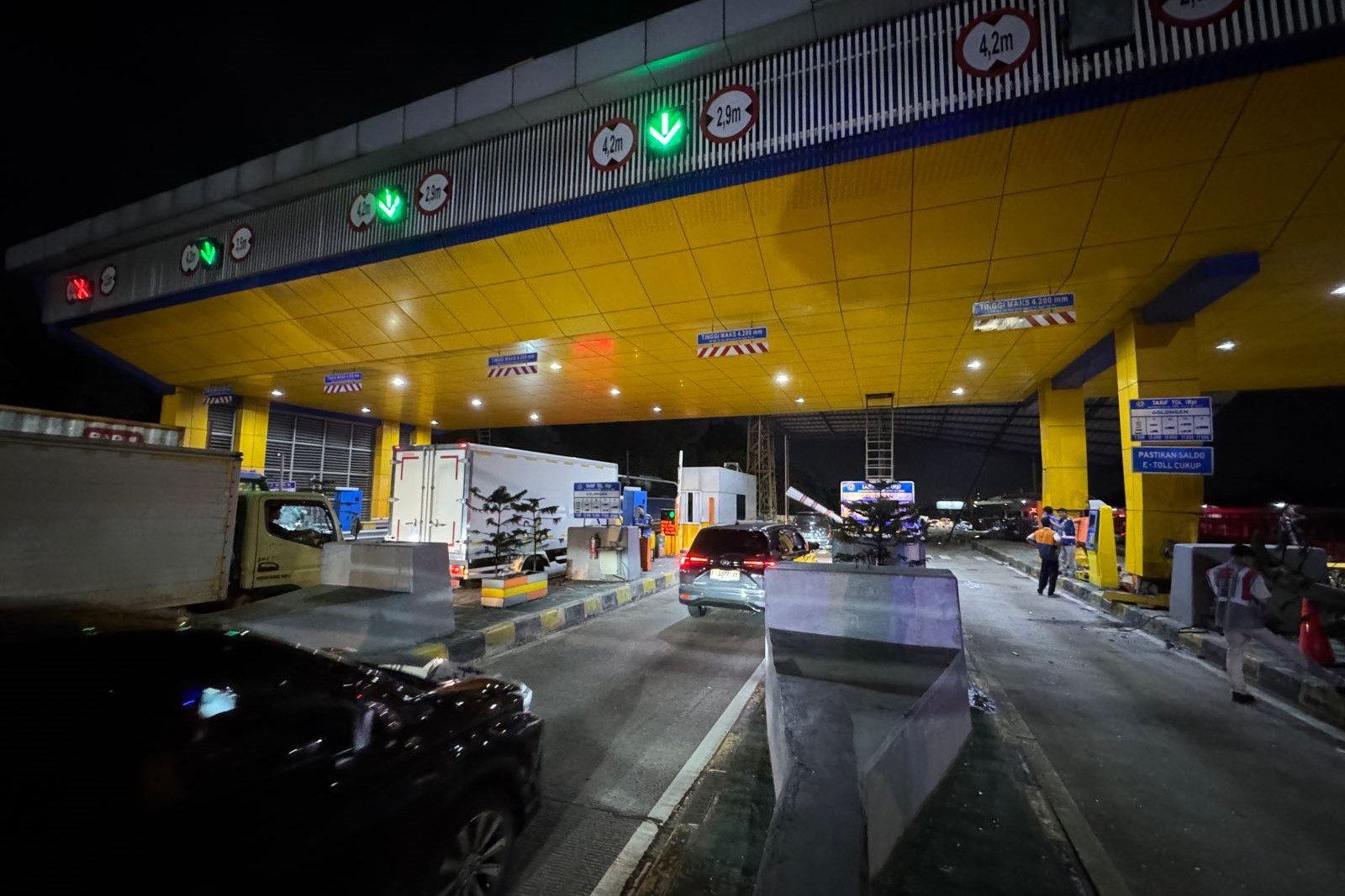 Gerbang Tol Ciawi 2 pasca kecelakaan (foto JM)