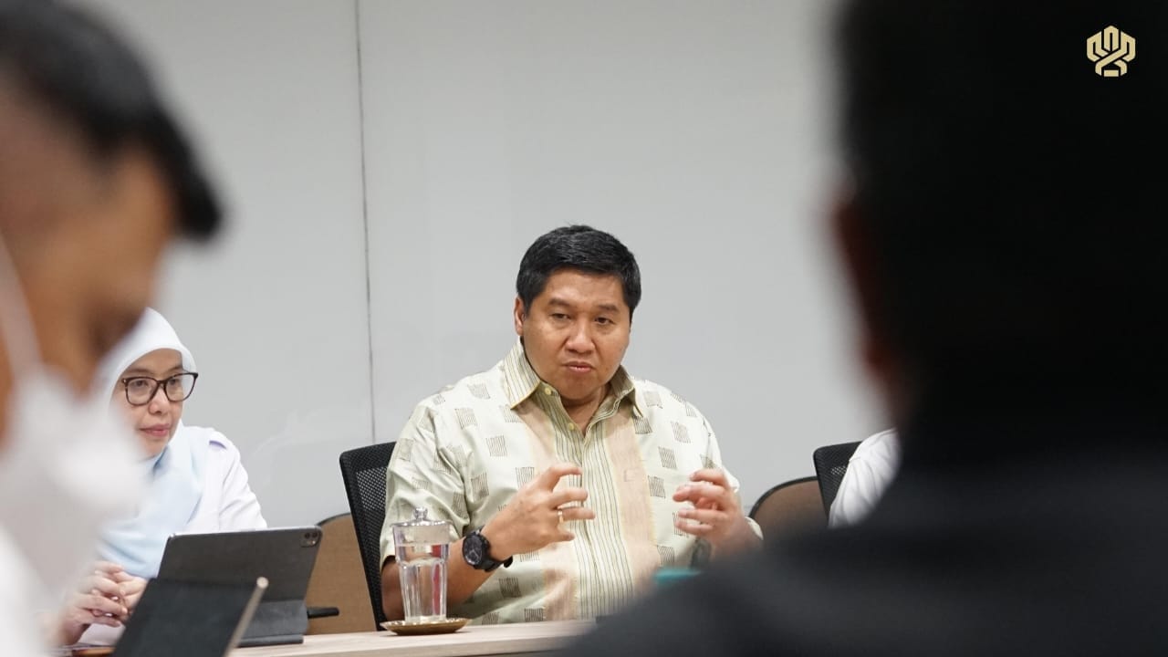 Menteri PKP Maruarar Sirait, saat rapat bersama para jajaran nya ( foto ; birkom pkp/ Ristyan )