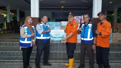 Bantuan Sembako.untuk korban Banjir dari Jasanarga Trans Jawa Tol ( foto: jasamarga )