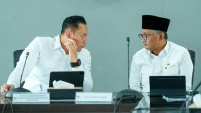 Menko Infra, AHY ( kiri ) bersama Menteri PU,Dody saat Rakor Pengembangan infrastruktur Pengelolaan Sampah Terpadu ( foto : birkom PU)