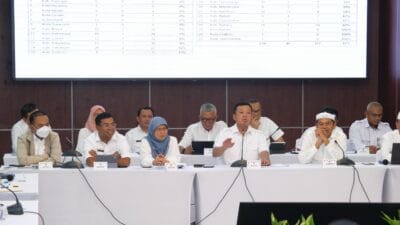 Menteri Nusron Wahid saat rapakor evaluasi tata ruang bersama Pemprov Jabar ( foto: humas bpn)
