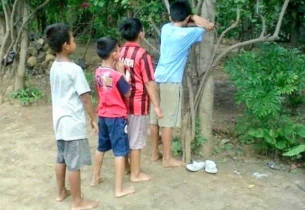 Permainan Enggo lari / Enggo raja / Enggo Basambunyi (Petak Umpet)