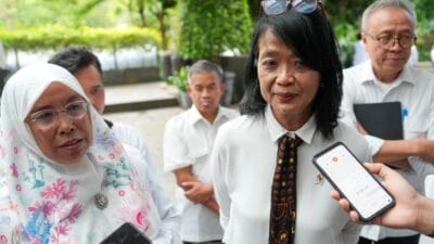 Wamen Diana usai Rakor Pengadaan Tanah memberikan keterangan pada Media ( foto: birkom pu)