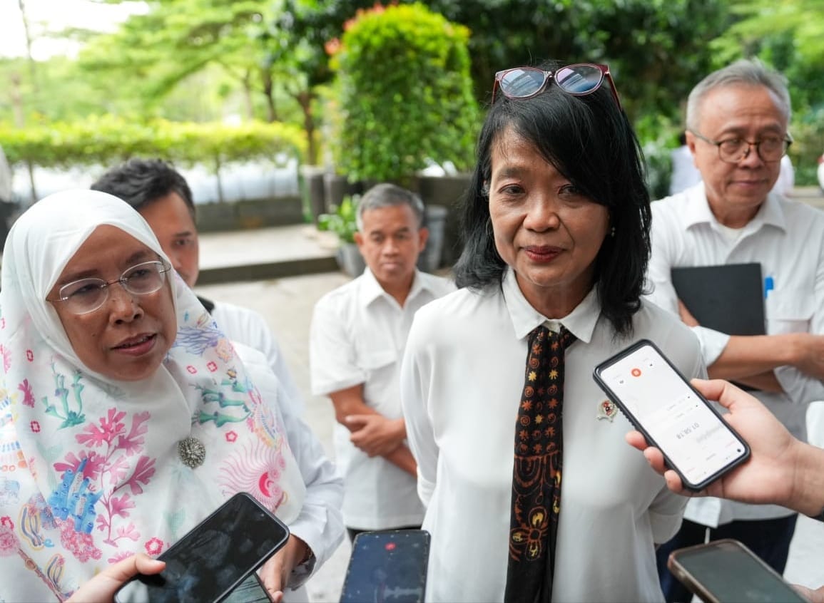 Wamen Diana usai Rakor Pengadaan Tanah memberikan keterangan pada Media ( foto: birkom pu)