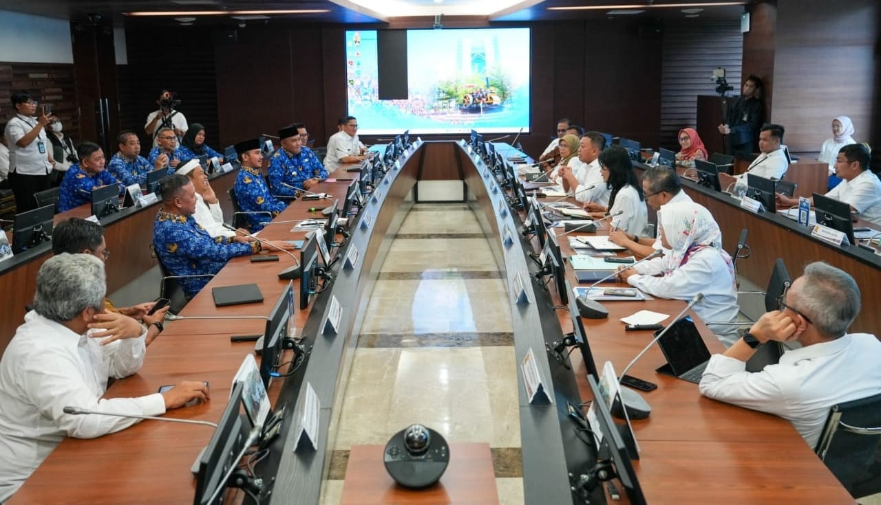 Rakor Pengadaan Tanah  Untuk Pengendali Banjir Wilayah Bekasi Dan Bogor ( foto: birkom pu)