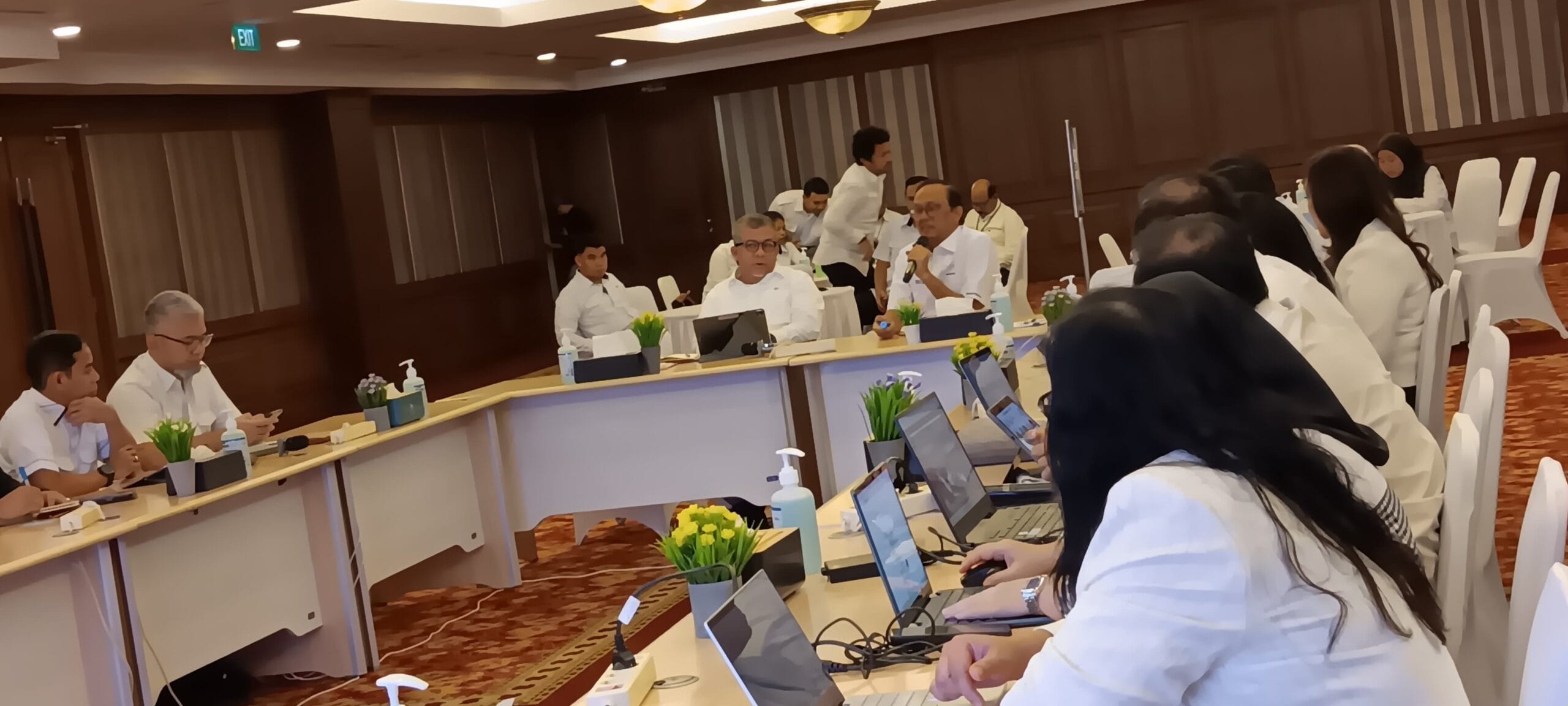 Fahri Hamzah saat Rapat internal dgn Perumnas ( birkom pkp/ Ristyan)