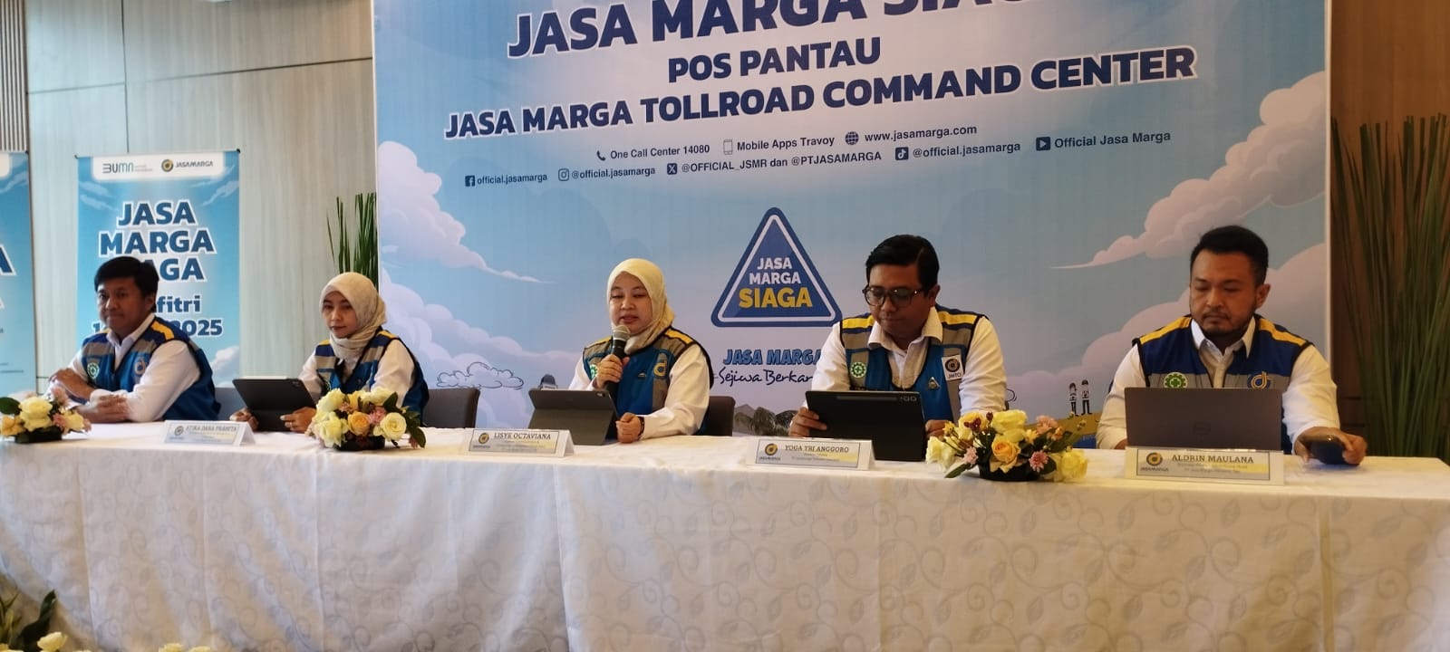 Para Direksi jasamarga saat jumpa media dinksntor Jasamarga Bekasi ( foto:SPN/ diah dayanti )