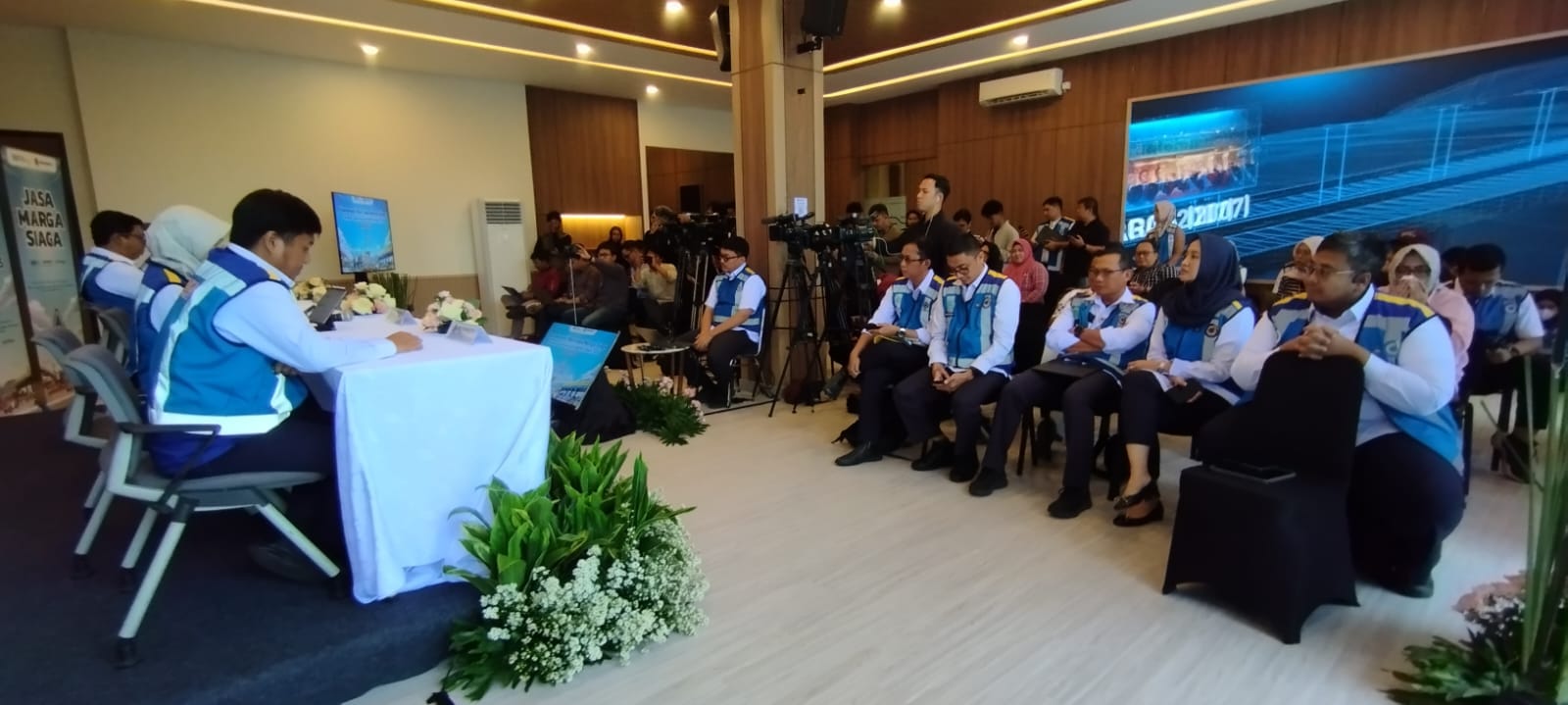 Para awak media antusias dalam jumpa media bersama Jasa Marga ( foto: SPN/ diah dayanti)