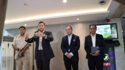 Menko Infra, Agus Harimurti Yudhoyono saat memberikan keterangan pers ttg pembangunan Giant Sea Wall ( foto: birkom pkp/ Ristyan)