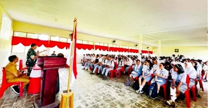 Siswa-siswi SLTA Mengikuti Sosialisasi Terkait Rekrutmen TNI AD (foto dok Kodim 1502)