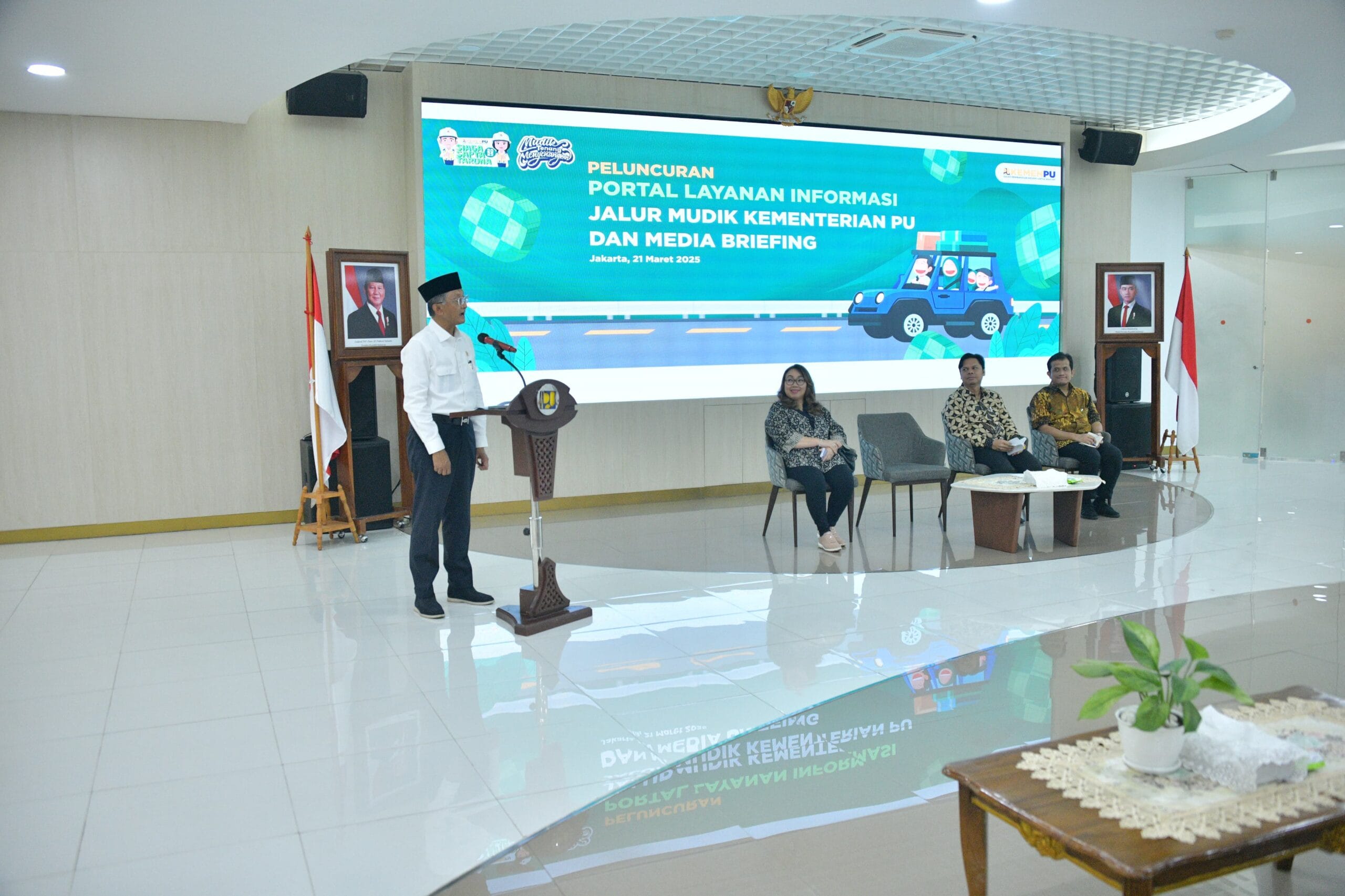 Menteri PU saat peluncuran Portal mudik.pu.go.id ( foto: birkom pu)