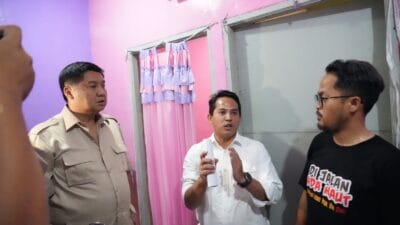 Menteri Ara saat berkunjung ke perumahan Eternal Village Karawang ( foto : birkom PKP/ Ristyan )