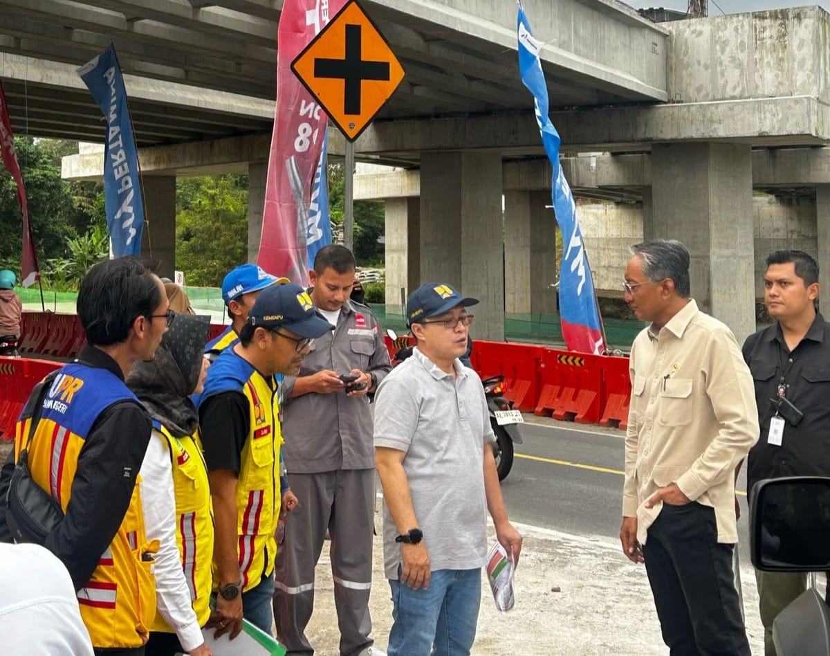 Menteri PU minta agar ruas tol Fungsional dipasang Rambu agar mempermudah pengguna jalan ( foto: birkom pu)