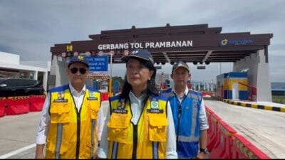 Wamen PU saat memberikan keterangan pads media saat betkunjung ke tol Solo ke Yogya - Dolo- Klaten ( foto : tangkapan layar video birkom.pu)