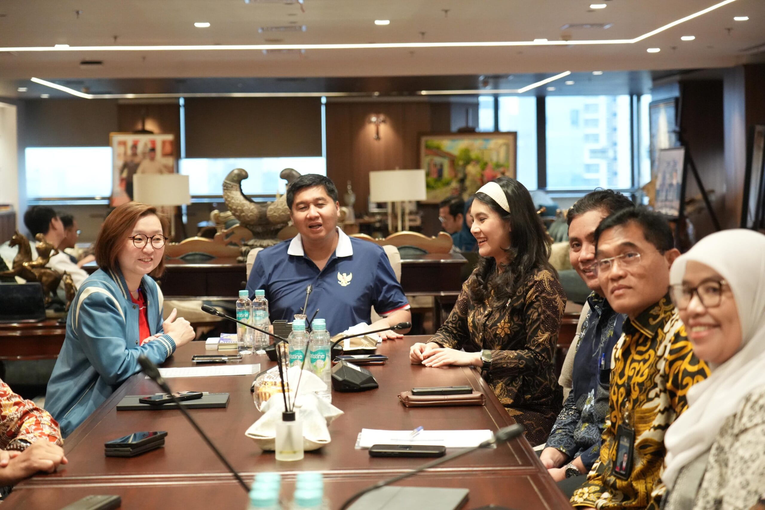 Menteri Ara saat Rapat dengan Wamenekraf/ Wakabekraf dan Wamen Kependudukan dan Pembangunan Keluarga ( birkom.pkp/ ristyan )