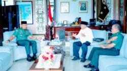 Pangdam XV/Pattimura Mayjen TNI Putranto Gatot Sri Handoyo bersama Ketua MUI Maluku Abdullah Latuapo (foto Istimewa)