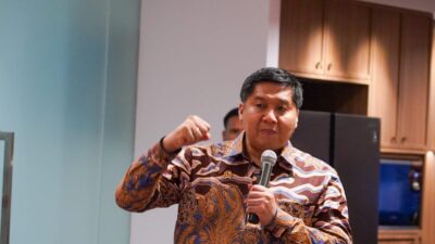 Menteri Ara saat Penandatanganan MoU dengan beberapa Menteri Kamis Malam dikantor Kemen PKP.( foto: birkom pkp/ Ristyan )