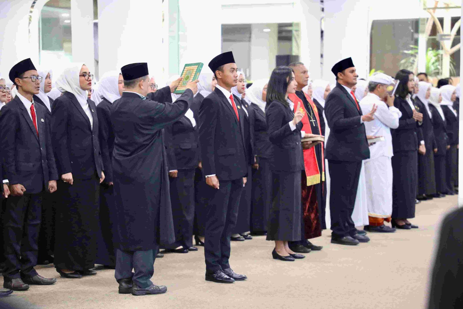 Pelantikan 668 pejabat fungsional guru ahli pertama. (Foto: DKI)