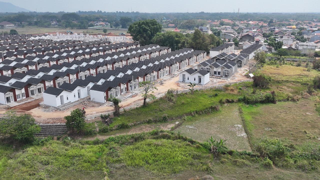 Lahan sawah yang masih produktif dijual ke Pengembang untuk dibangun Perumahan ( foto: birkom pkp/ Ristyan )