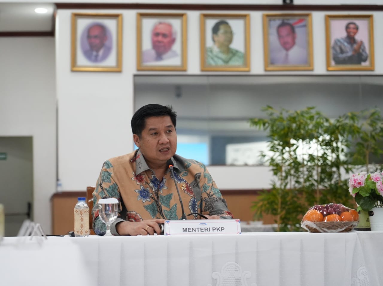 Menteri PKP Maruarar saat memimpin diskusi dengan sejumlah stakeholder (foto:birkompkp/ristiyan)