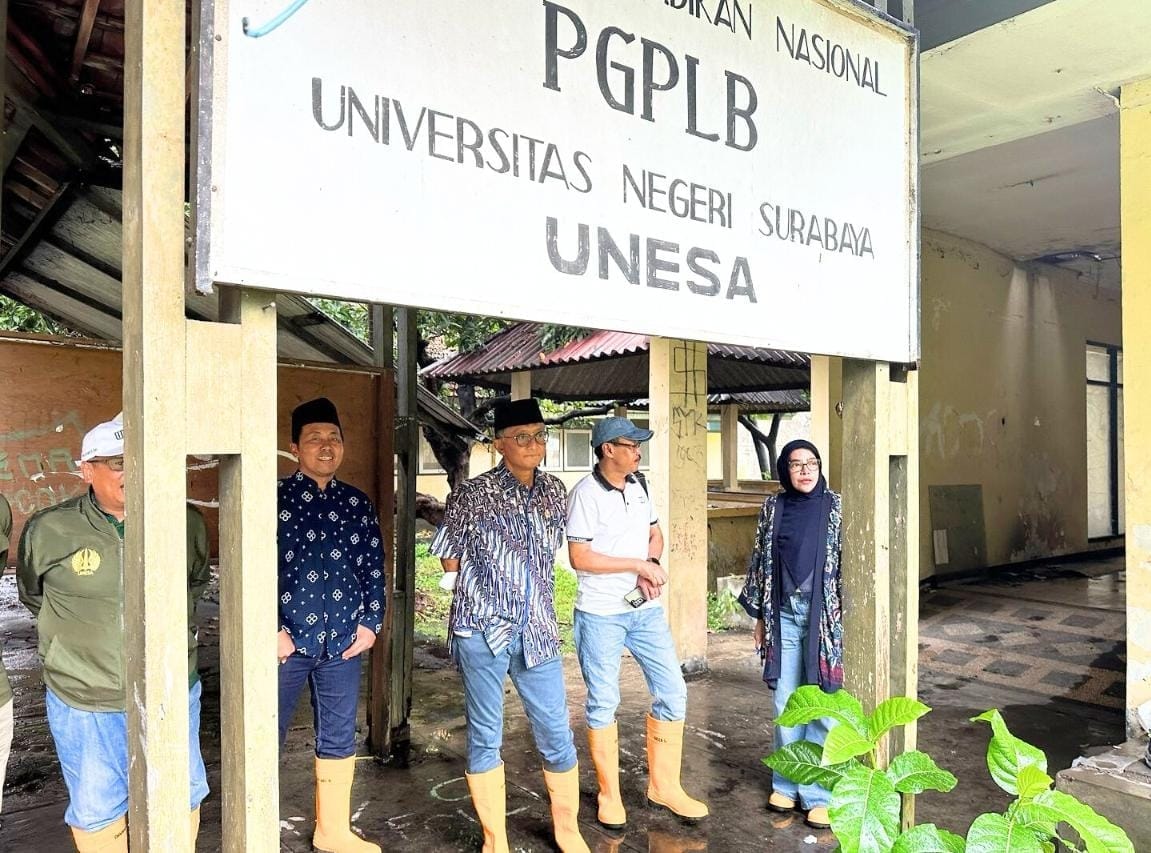 Menteri PU saat meninjau kesiapan infrastruktur usulan pembangunan sekolah rakyat di Jawa timur