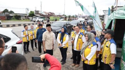 Menteri Dody saat meninjau kesiapan arus balik di tol trans Sumatera ( foto: birkom pu)