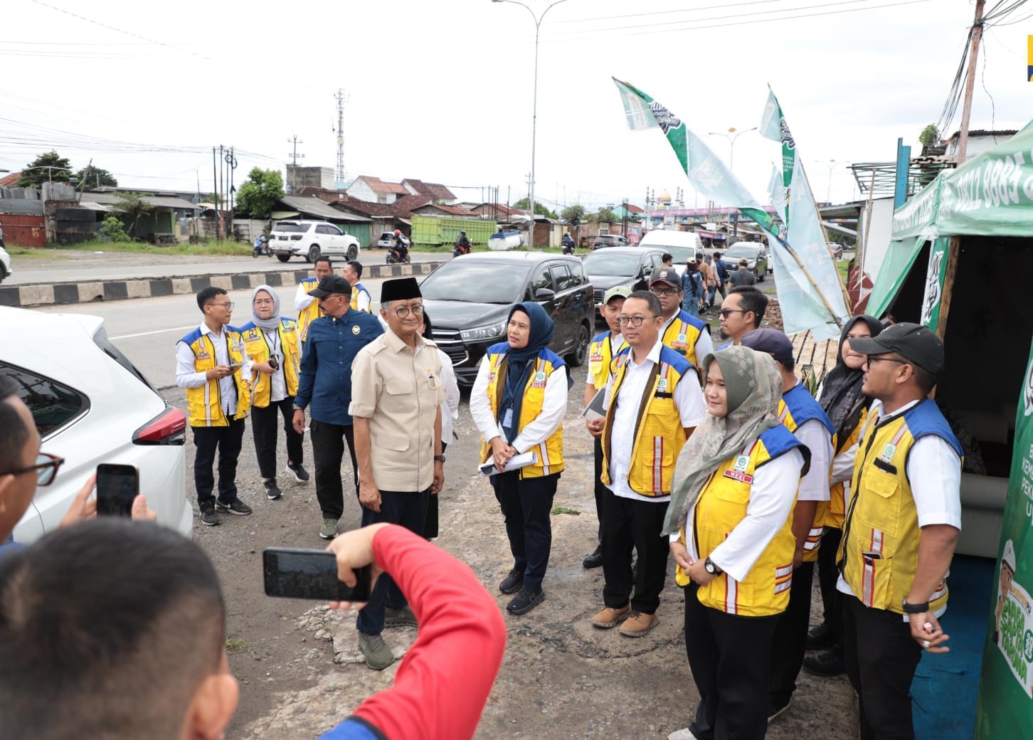Menteri Dody saat meninjau kesiapan arus balik di tol trans Sumatera ( foto: birkom pu)
