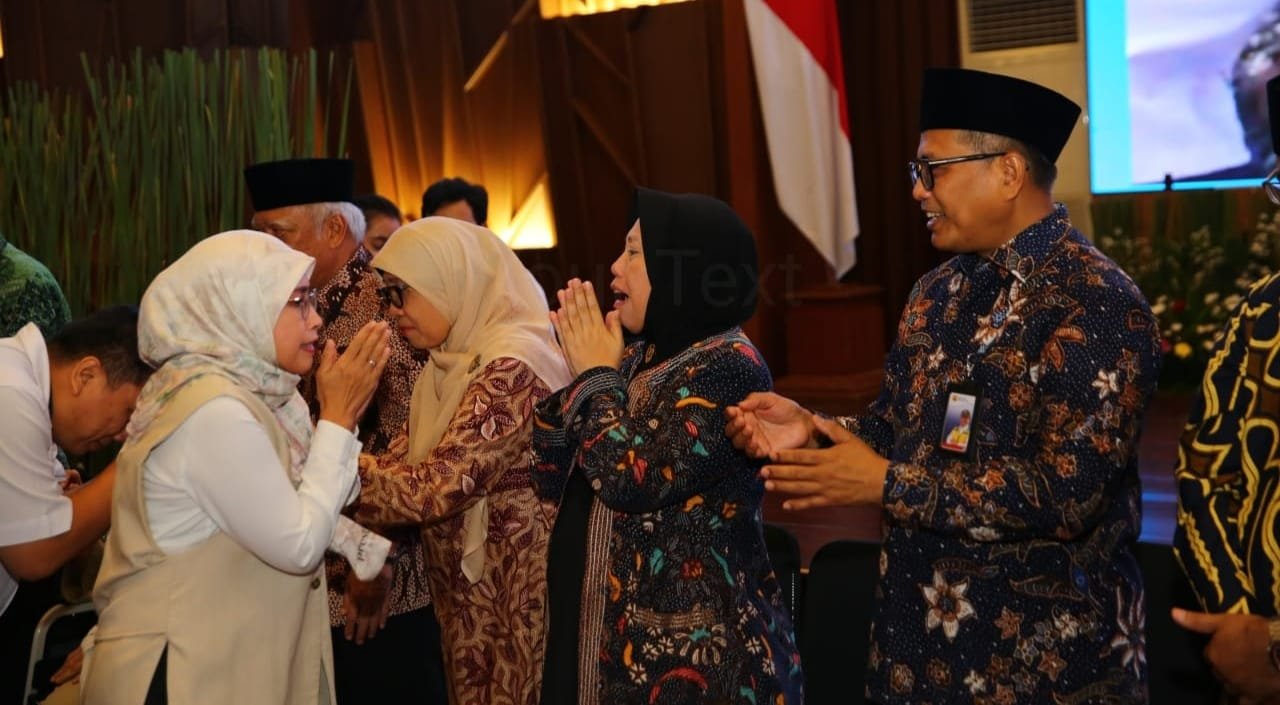 Selain Menteri PU tampak Sekjen PU dan Kepala Otoritas UKN beserta istri Basuki Hadimuljomo ( foto: birkom pu)