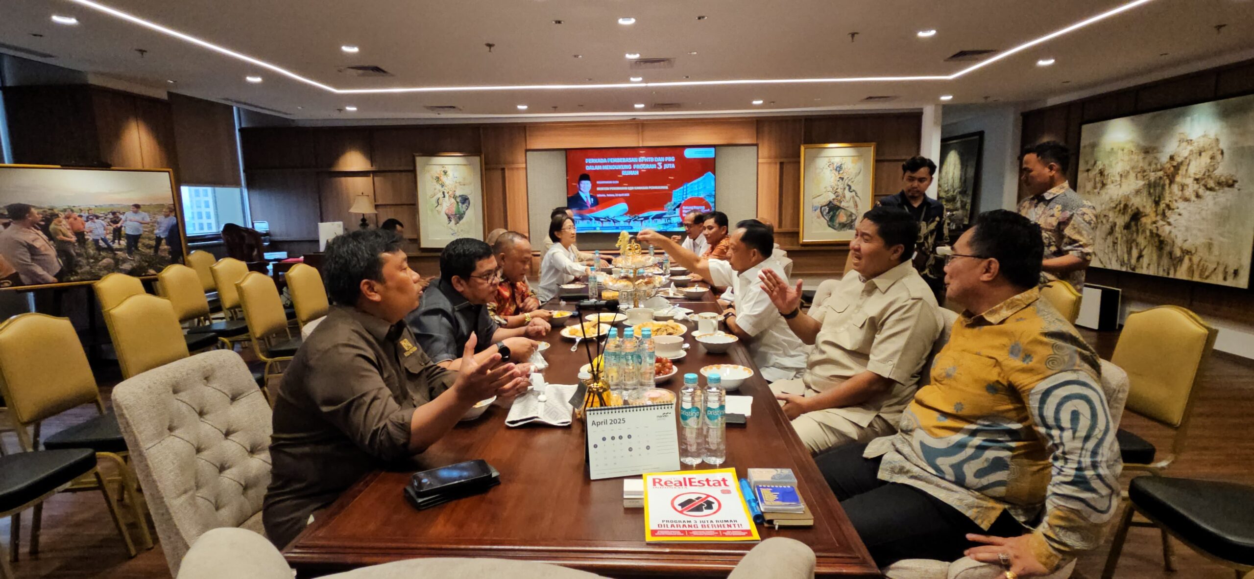 Menteri PKP dan Mendagri akan kroscek Pembebasan biaya BOHTB dan PBG untuk MBR. ( foto: birkom pkp /ristyan)
