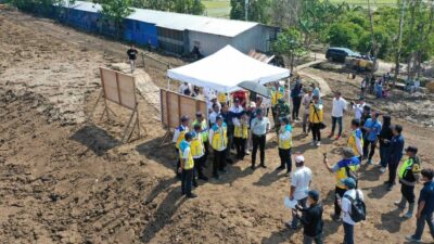 Menteri PU saat meninjau Sungai Tuntang Grobogan Hawa Tengah yang jebol ( foto: birkom pu)